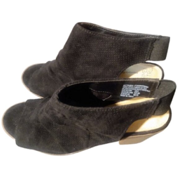 Women's Time and Tru Black Suade Wedge Heel Sandals Size 8 - Picture 5 of 8